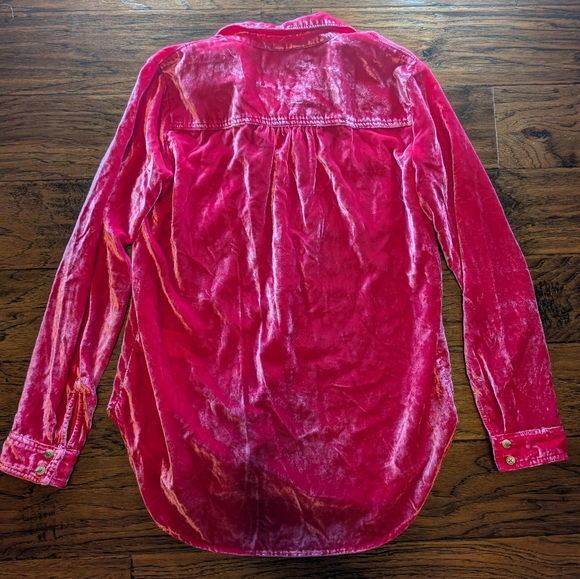 Anthropologie Pilcro Hadley Relaxed Velvet Button Down Top Hot Pink Size 2 - Picture 4 of 9